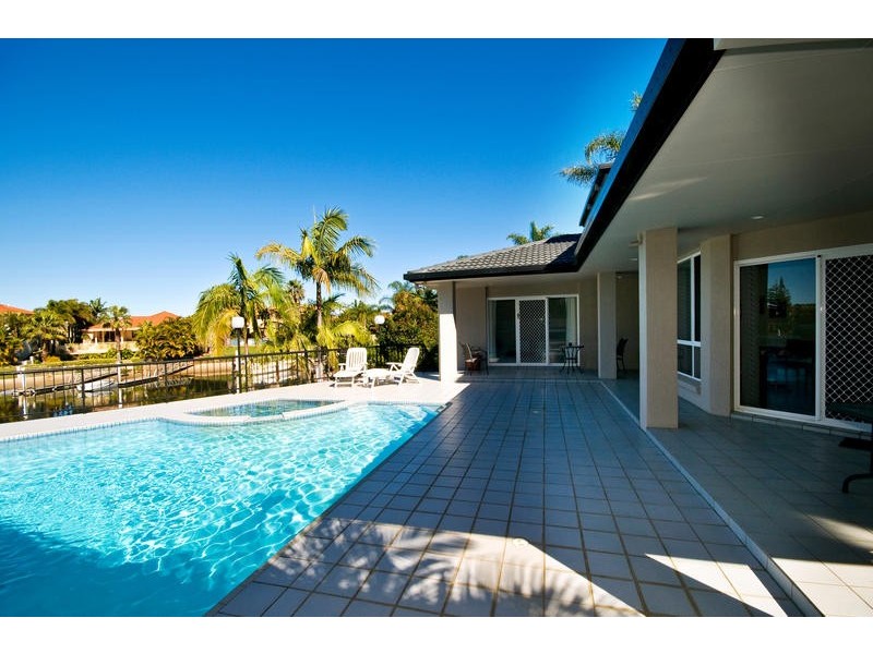 3 Chantilly Cres, Benowa QLD 4217