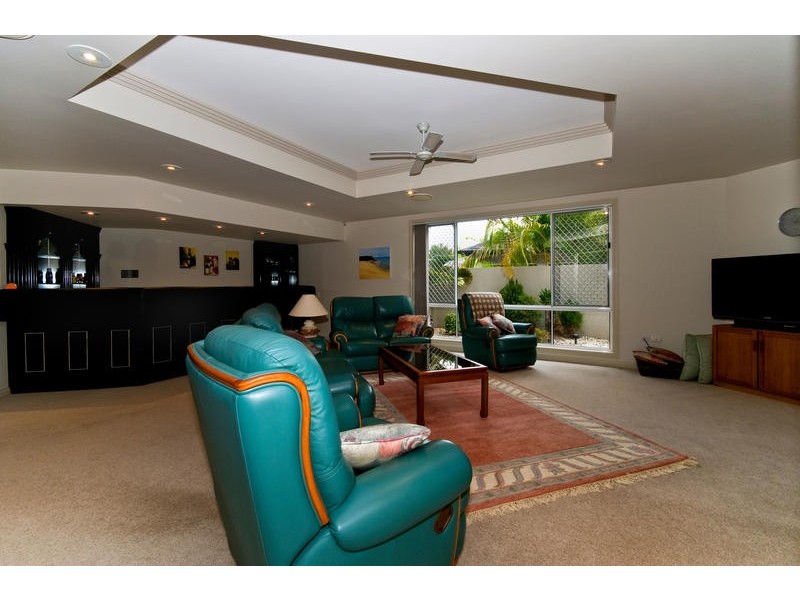 3 Chantilly Cres, Benowa QLD 4217