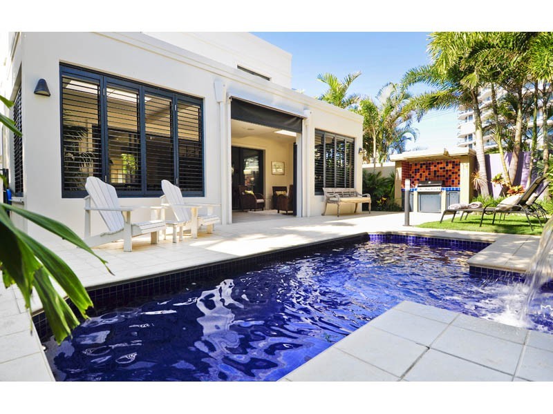 26 Montgomery  Avenue, Main Beach QLD 4217