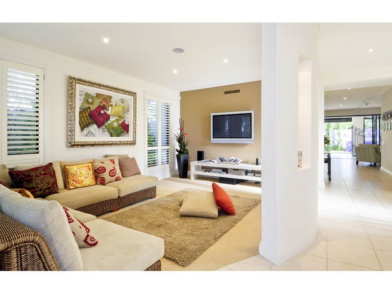 26 Montgomery  Avenue, Main Beach QLD 4217