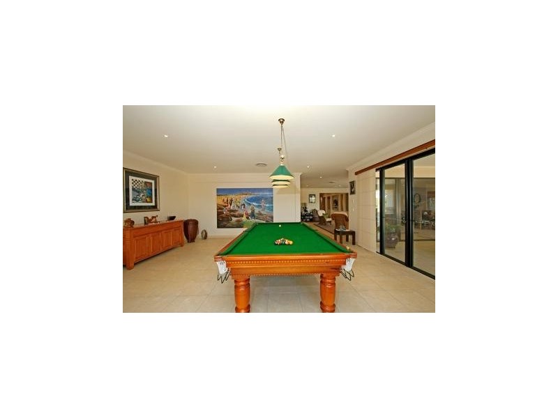 8  Kawana Crescent, Ashmore QLD 4214