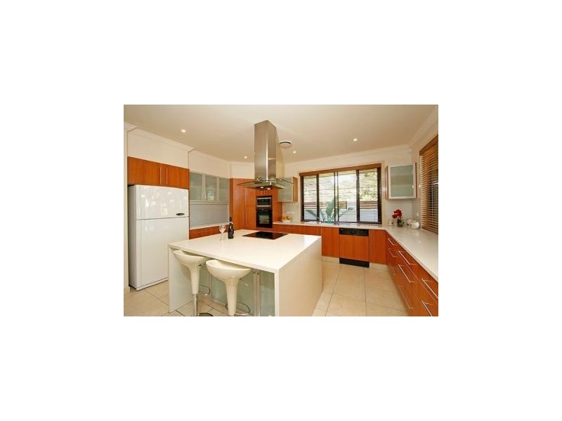 8  Kawana Crescent, Ashmore QLD 4214