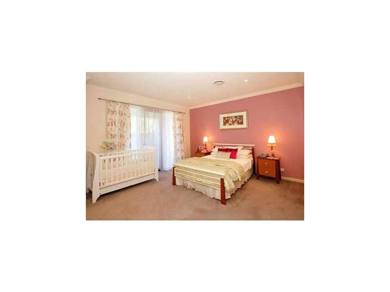 8  Kawana Crescent, Ashmore QLD 4214