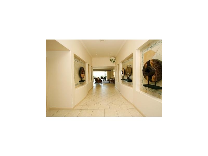 8  Kawana Crescent, Ashmore QLD 4214