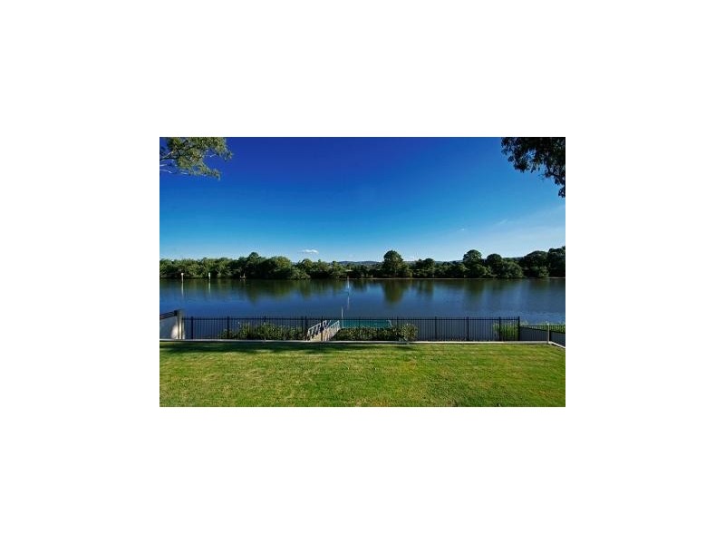 8  Kawana Crescent, Ashmore QLD 4214