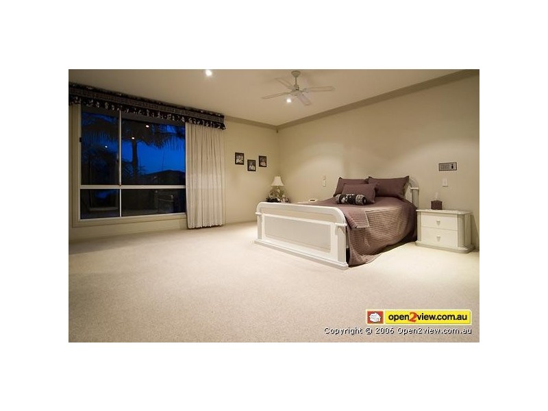 3 Chantilly Close, Benowa QLD 4217