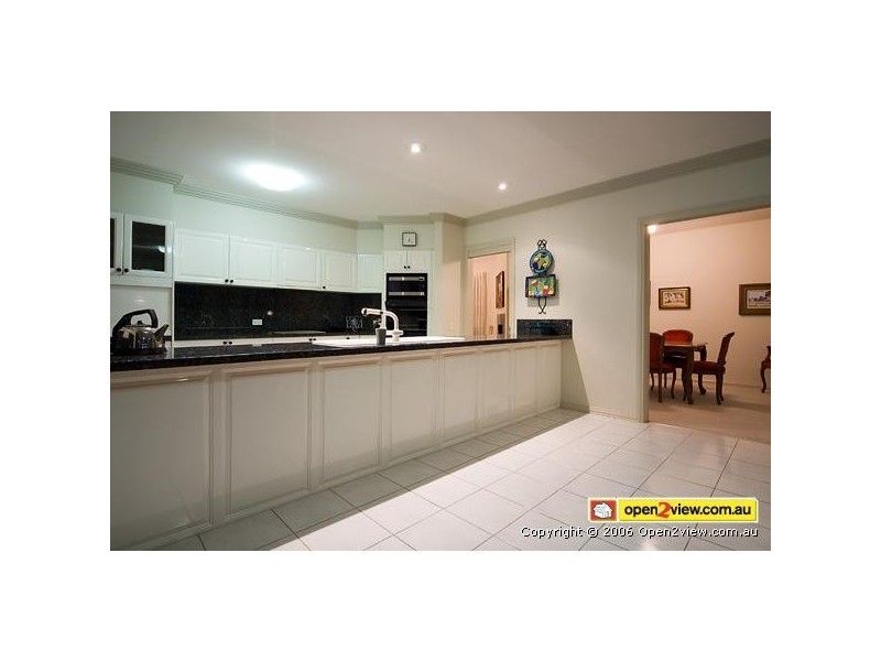3 Chantilly Close, Benowa QLD 4217
