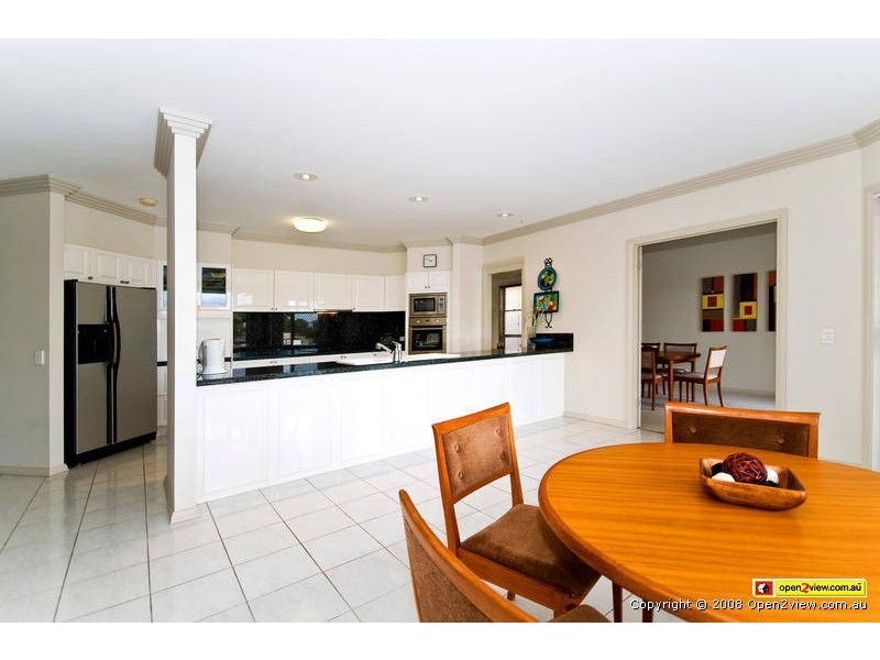 3 Chantilly Close, Benowa QLD 4217