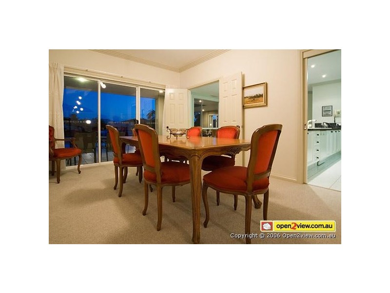 3 Chantilly Close, Benowa QLD 4217