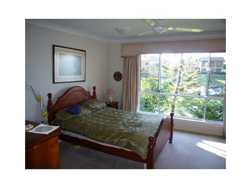 20  Rannock Ave, Benowa QLD 4217