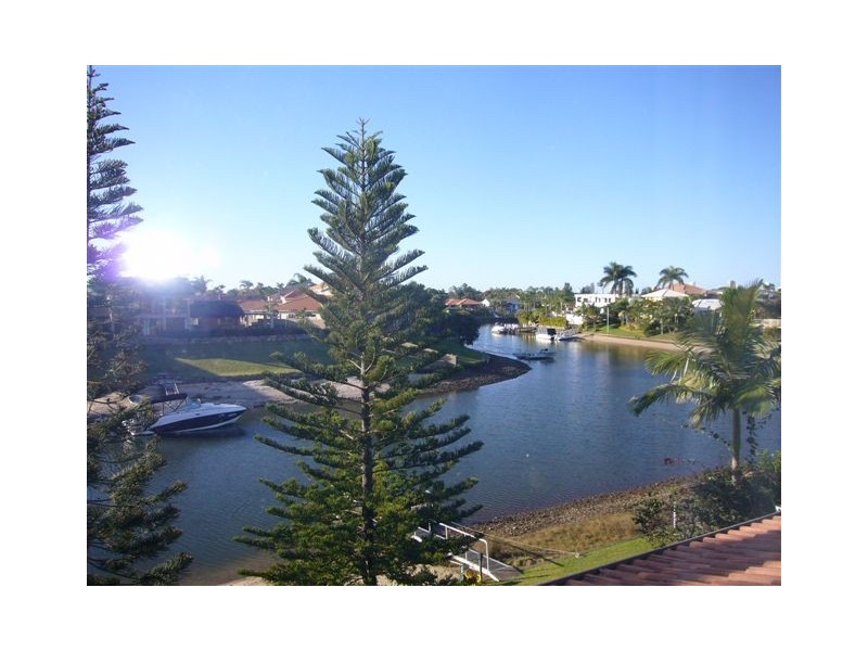 20  Rannock Ave, Benowa QLD 4217