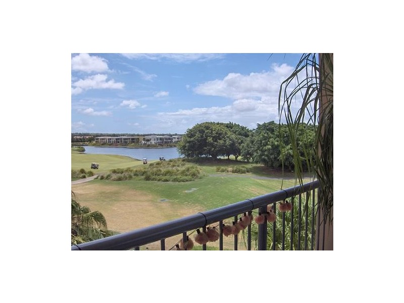 8435 Magnolia Drive East, Hope Island QLD 4212