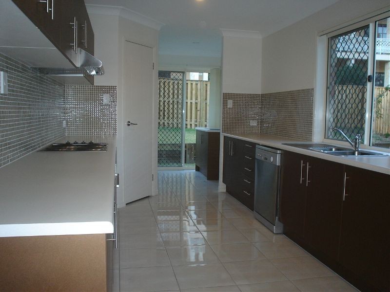 2/28 Lauren Grove, Upper Coomera QLD 4209