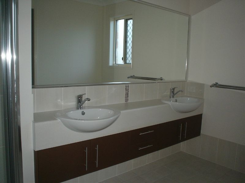 2/28 Lauren Grove, Upper Coomera QLD 4209