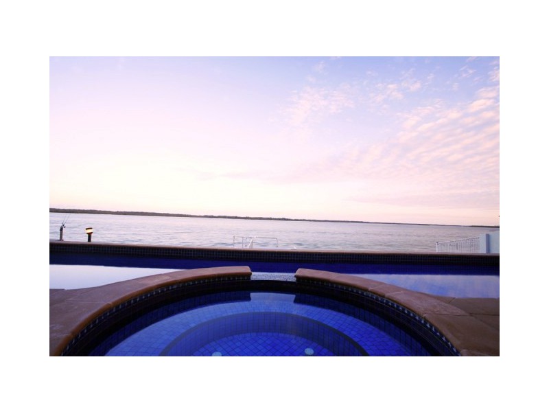 41 King Arthurs Court, Sovereign Islands QLD 4216