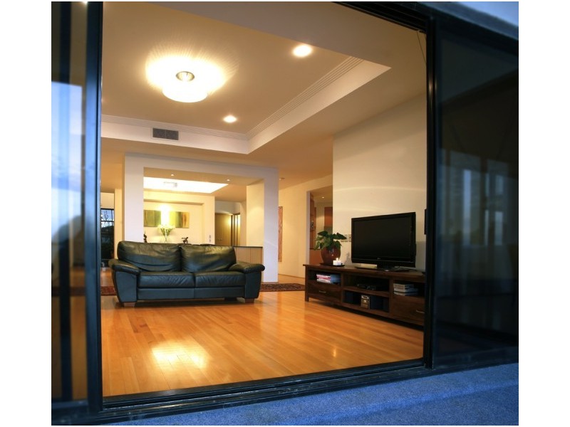 41 King Arthurs Court, Sovereign Islands QLD 4216