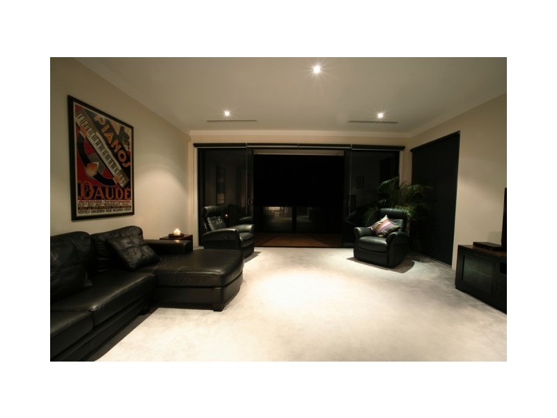 41 King Arthurs Court, Sovereign Islands QLD 4216