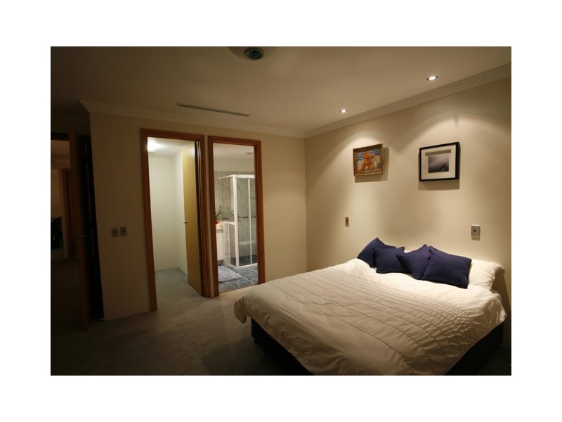 41 King Arthurs Court, Sovereign Islands QLD 4216