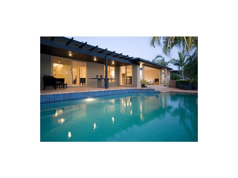 18 Seebreeze Street, Paradise Point QLD 4216