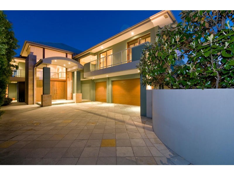 813 Legends Trail, Robina QLD 4226