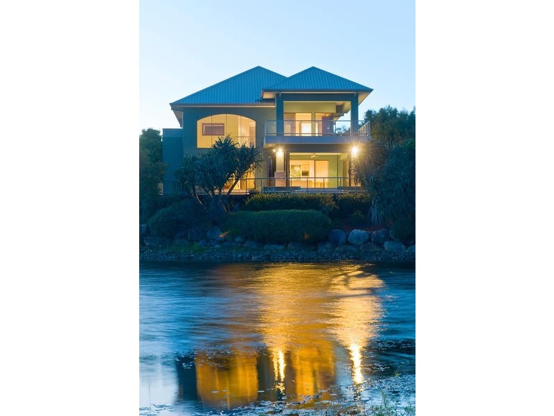 813 Legends Trail, Robina QLD 4226