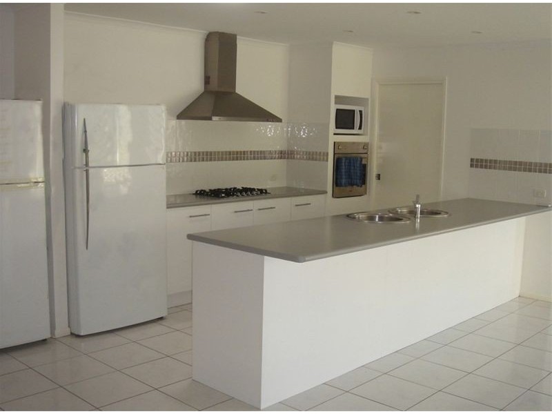 4 Sailaway crt, Coomera QLD 4209