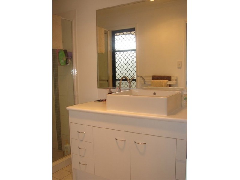 4 Sailaway crt, Coomera QLD 4209