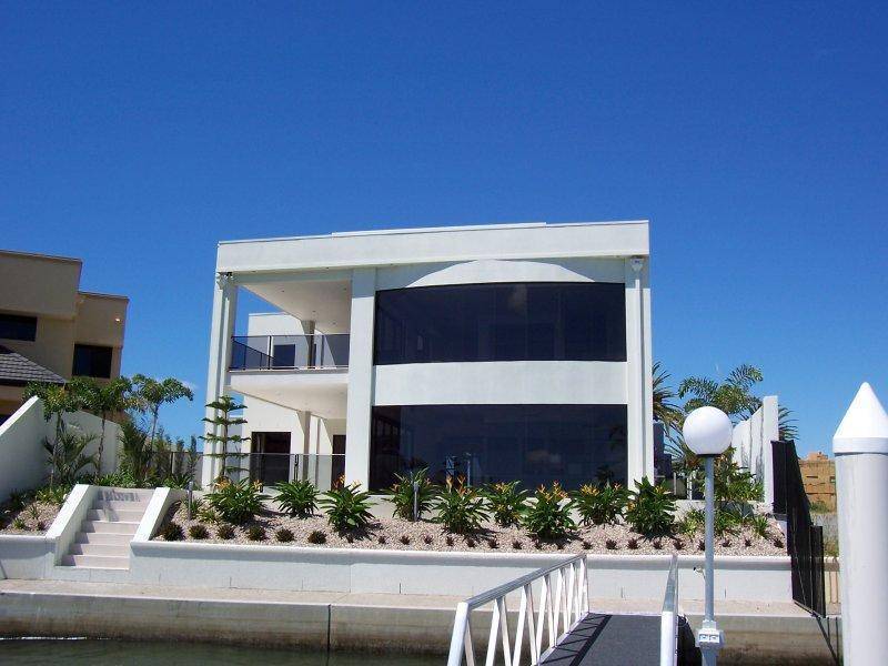 6 Parklane Terrace, Sovereign Islands QLD 4216