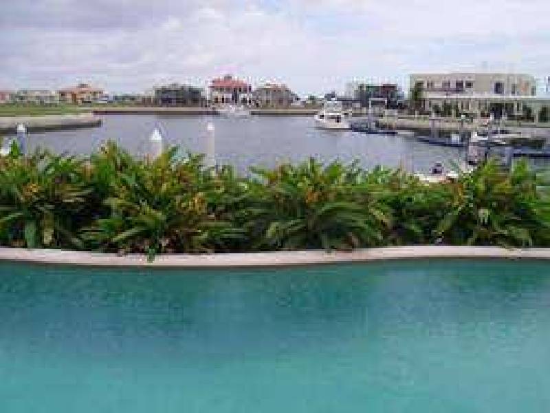 6 Parklane Terrace, Sovereign Islands QLD 4216