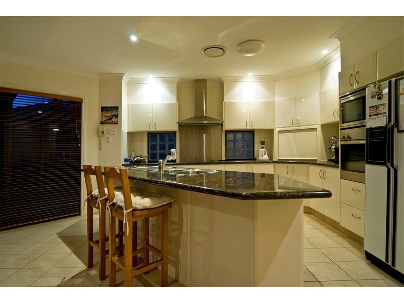 2131 Carlton Drive, Hope Island QLD 4212