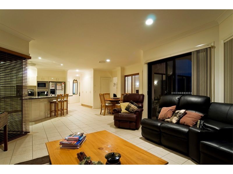 2131 Carlton Drive, Hope Island QLD 4212