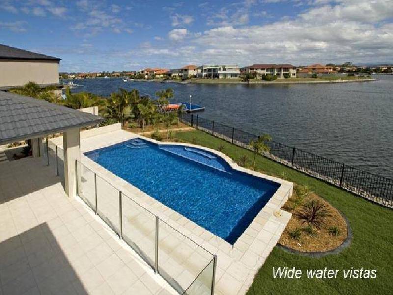 8 Pipers Point, Oyster Cove, Hope Island QLD 4212