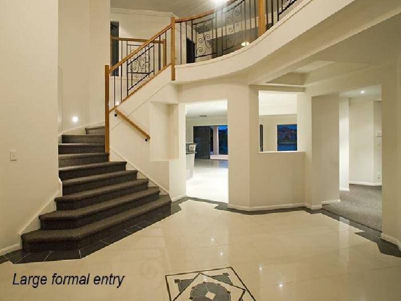 8 Pipers Point, Oyster Cove, Hope Island QLD 4212