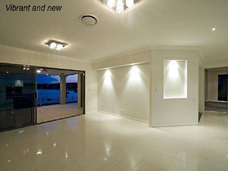 8 Pipers Point, Oyster Cove, Hope Island QLD 4212