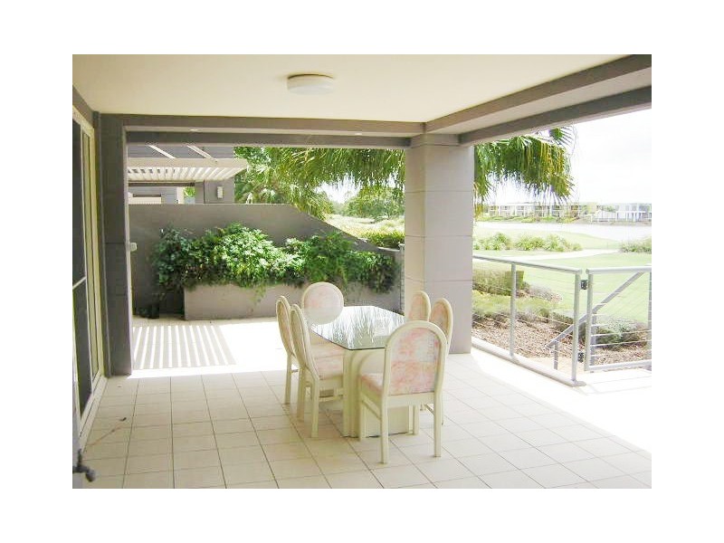 8423 Magnolia Drive, Hope Island QLD 4212