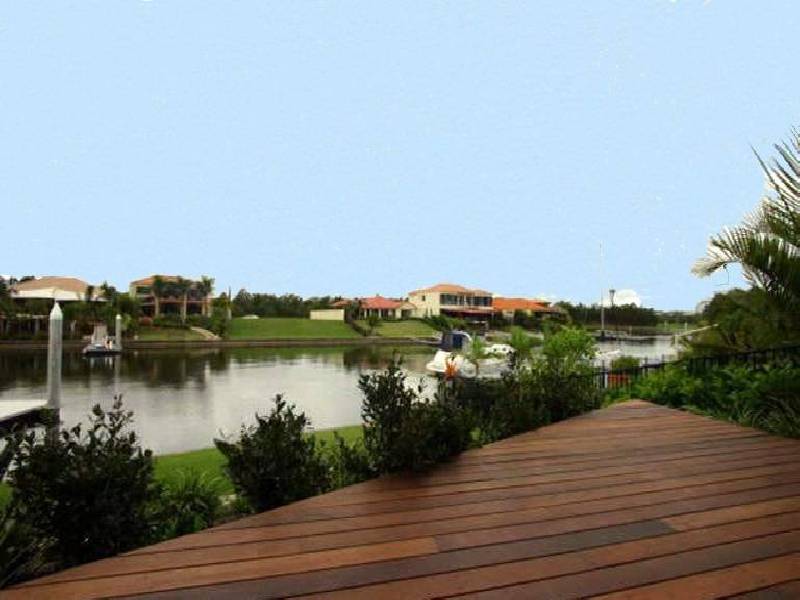 2116 Fernlea Close, Hope Island QLD 4212