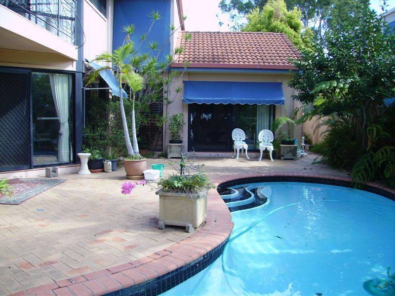 3 Richmond Avenue, Bundall QLD 4217