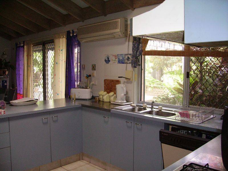 42 Slatyer Avenue, Bundall QLD 4217