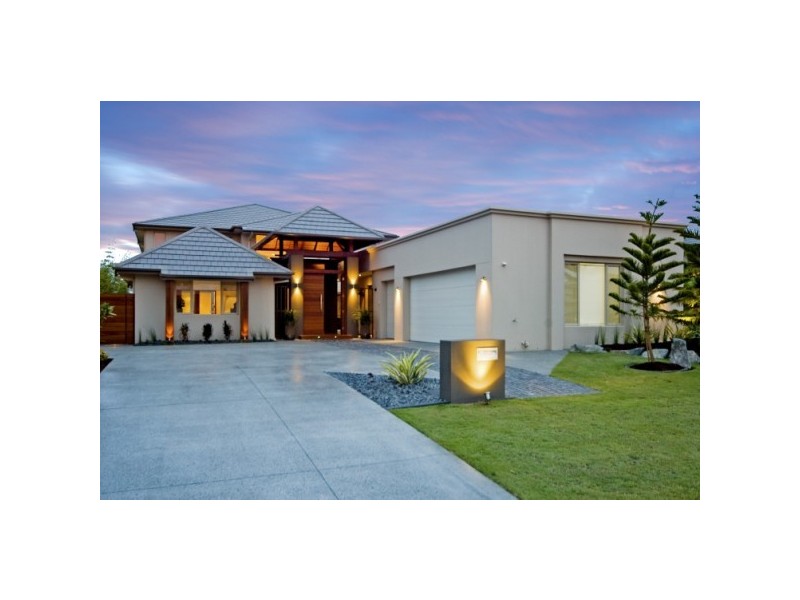 2323   Cressbrook Drive, Hope Island QLD 4212