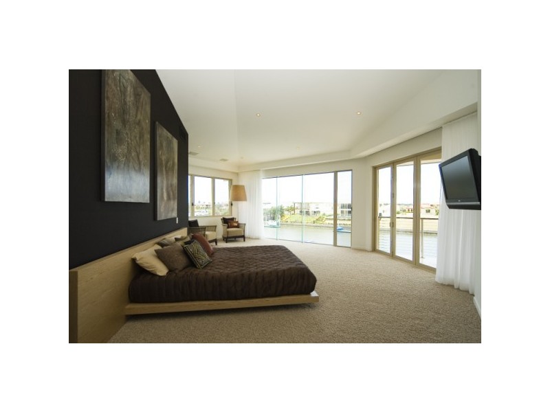 2323   Cressbrook Drive, Hope Island QLD 4212