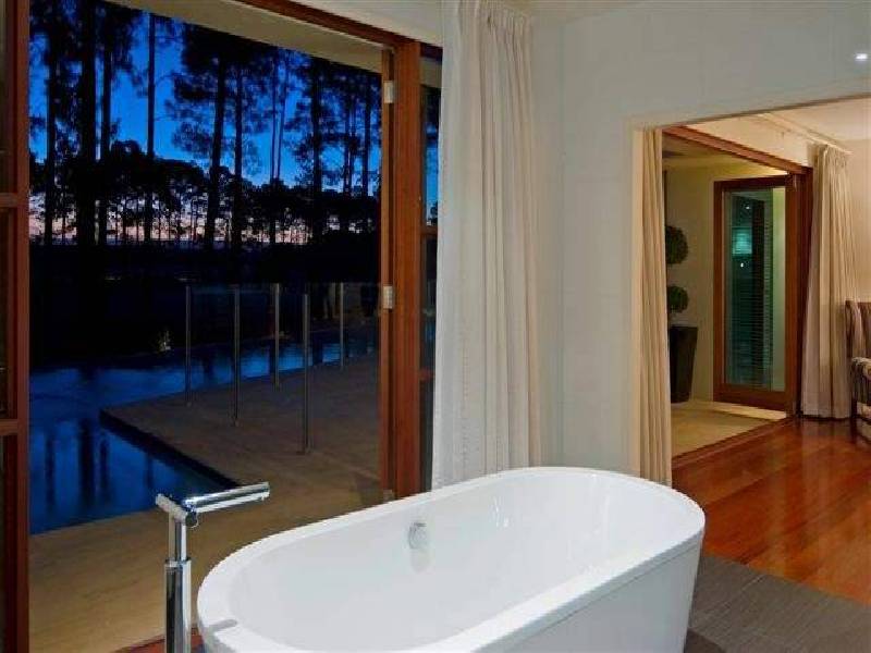 2220   Arnold Palmer Drive, Sanctuary Cove QLD 4212