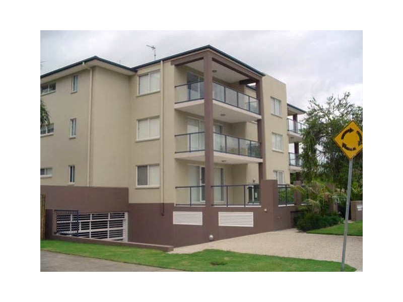 1/11  Clark Street, Biggera Waters QLD 4216