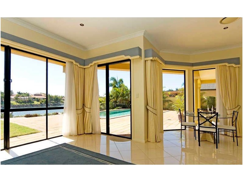 1057  Rosebank Way, Hope Island QLD 4212