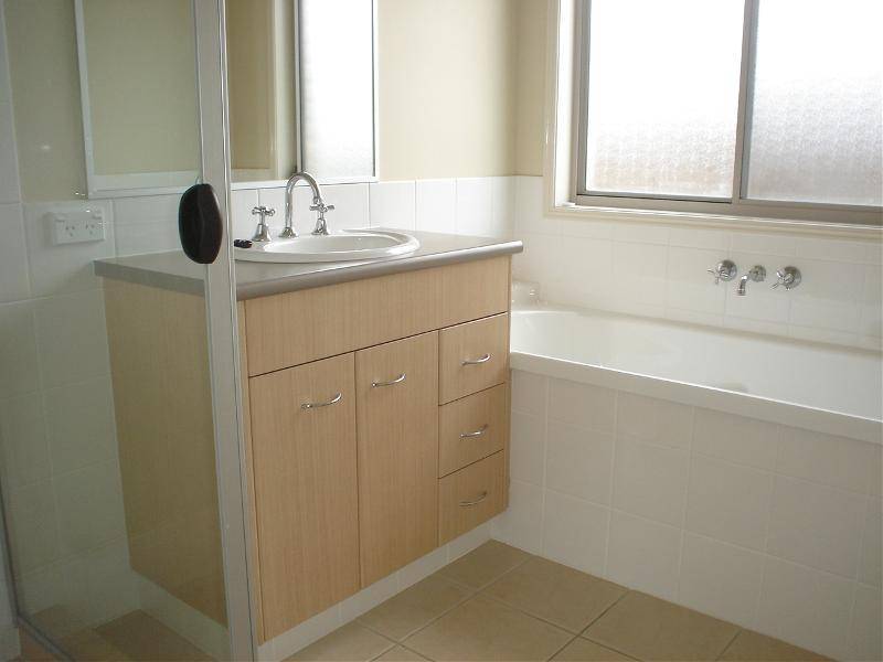 16 Maclagen Street, Ormeau QLD 4208