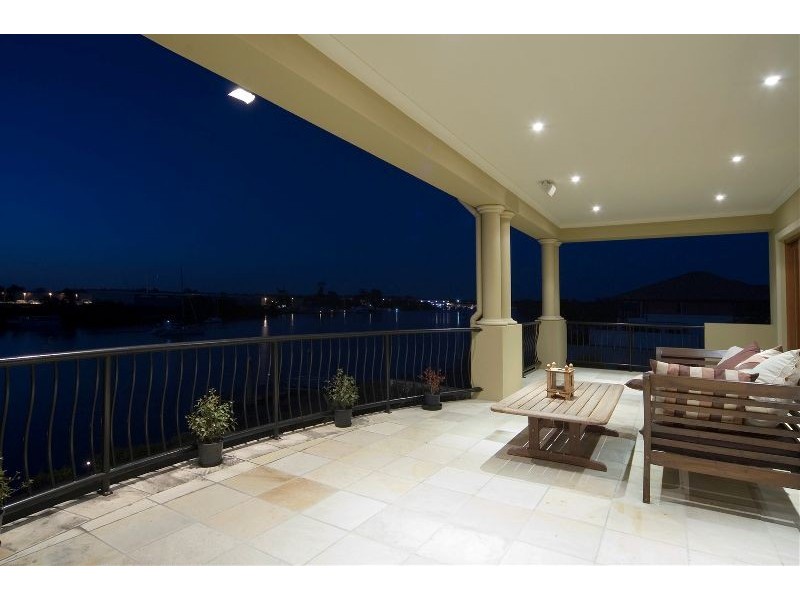 3121 Riverleigh Drive, Hope Island QLD 4212