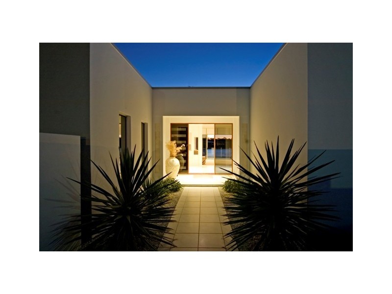 15  Manacor Place, Runaway Bay QLD 4216