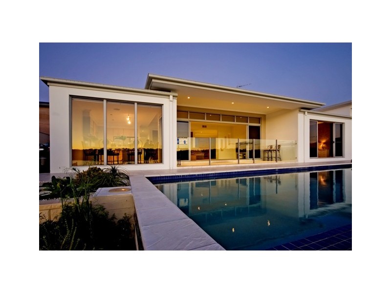 15  Manacor Place, Runaway Bay QLD 4216