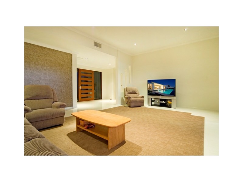 15  Manacor Place, Runaway Bay QLD 4216