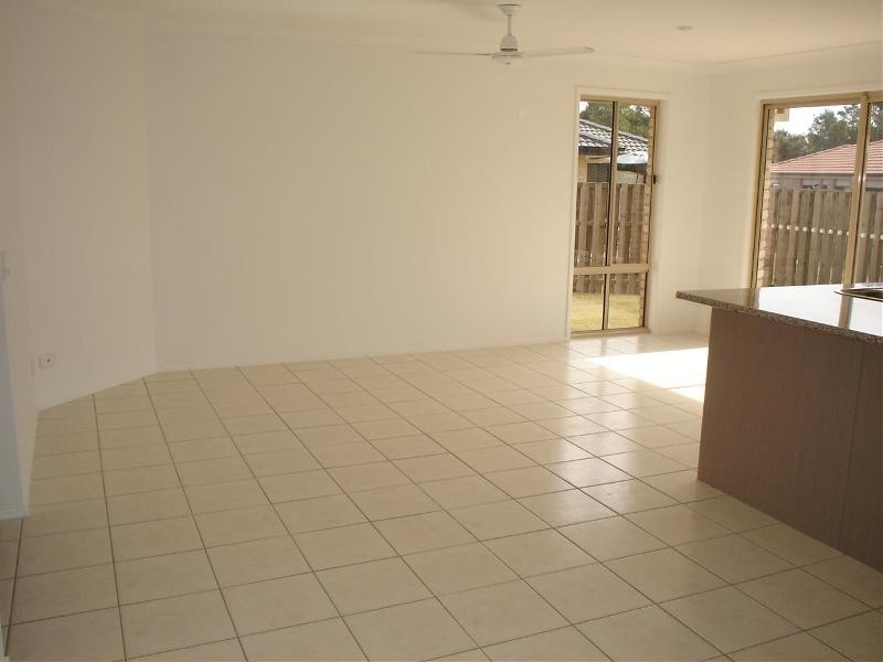 8  Marilyn Place, Morayfield QLD 4506