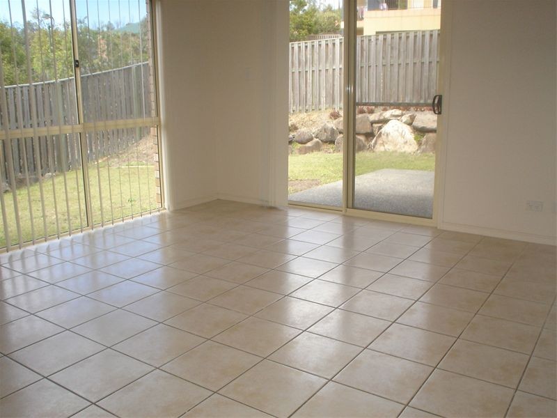 4  Gould Place, Pacific Pines QLD 4211